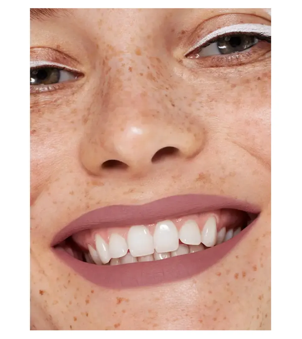 about-face - Perfilador de labios Matte Fix - 4: Little Little