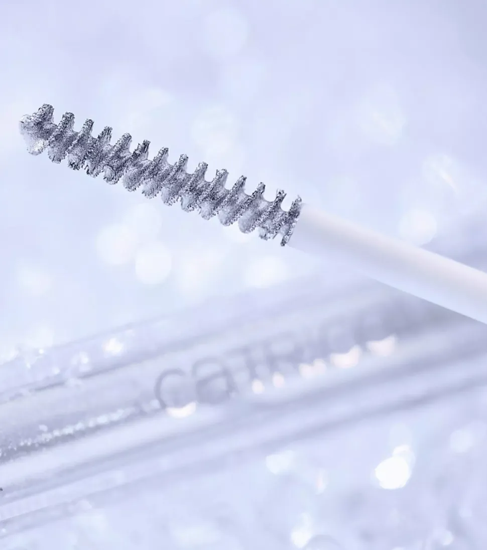 *Arctic Illusion* - Fijador de cejas con glitter Arctic Blink
