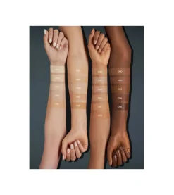 Base de maquillaje True Skin Hydrating - 070: Warm Caramel