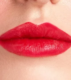 Bálsamo labial multifunción con color - Ultimate Red
