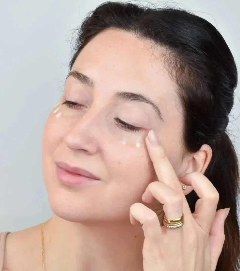 Contorno de ojos multifunción