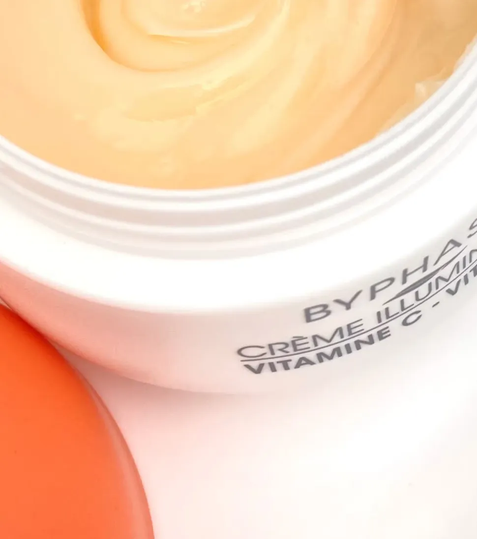 Crema hidratante iluminadora con Vitamina C