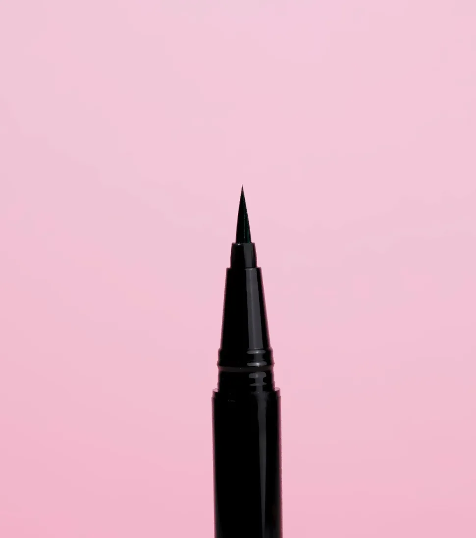 Delineador de ojos waterproof Black on Black