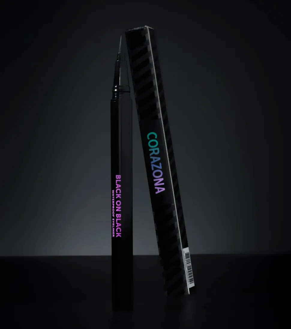Delineador de ojos waterproof Black on Black