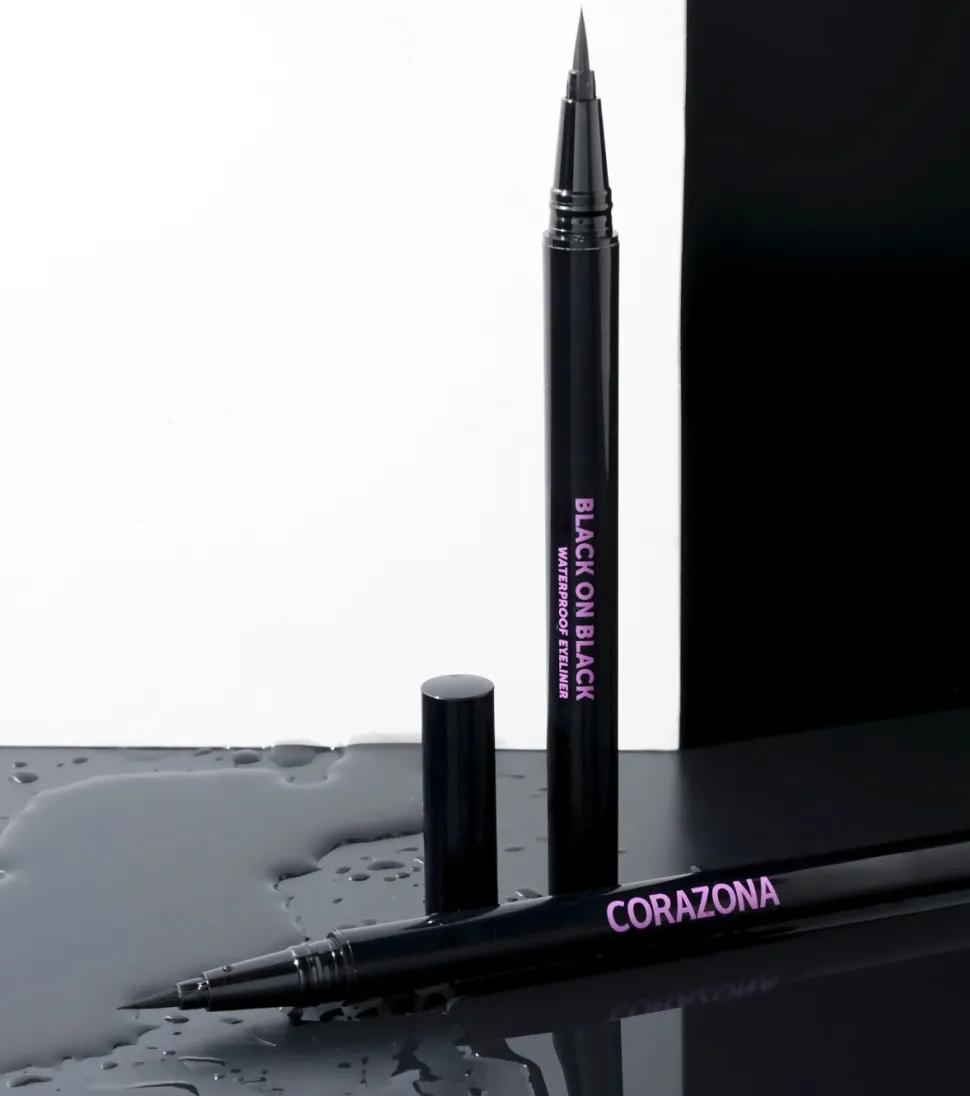 Delineador de ojos waterproof Black on Black