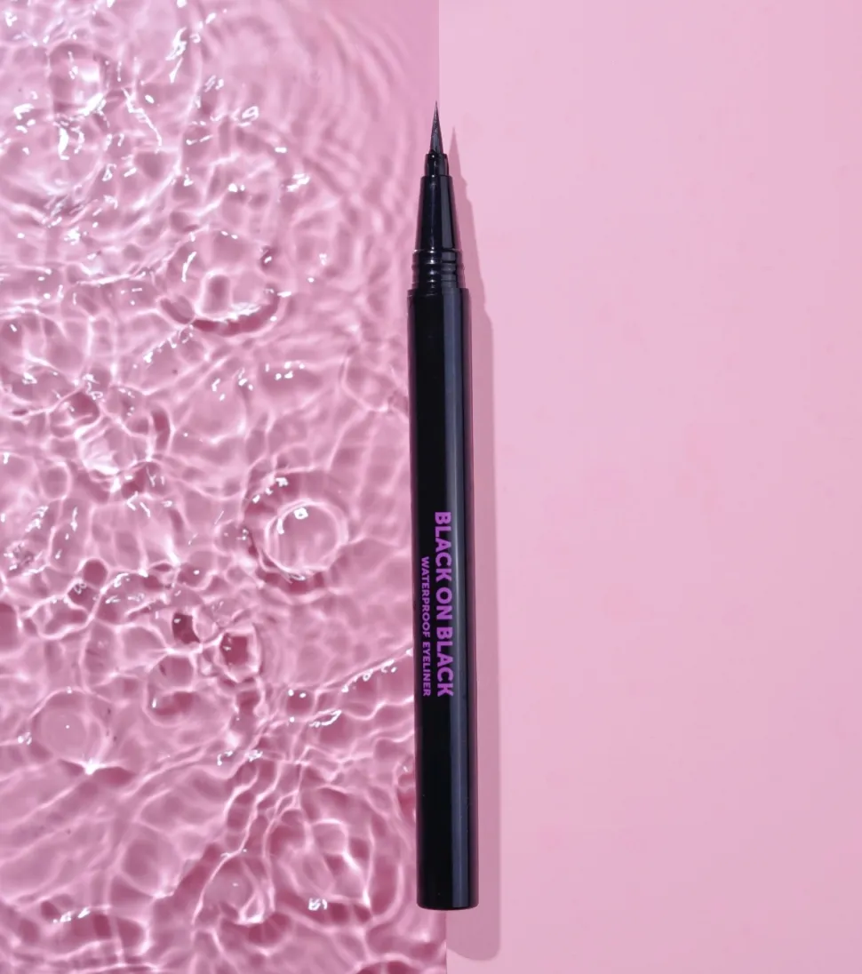 Delineador de ojos waterproof Black on Black