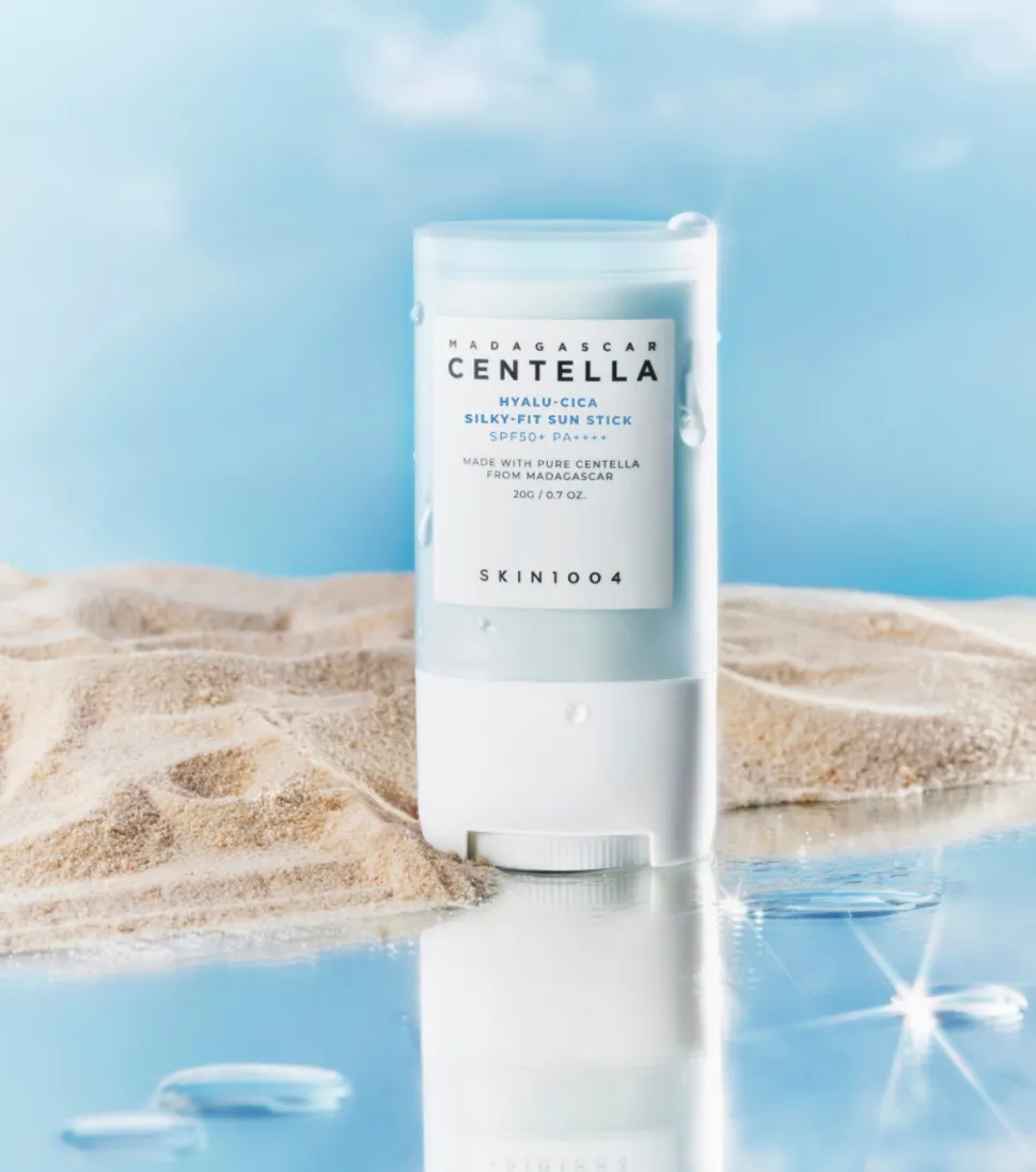 *Hyalu-Cica* - Protector solar facial en stick Silku-Fit SPF50+ PA++++