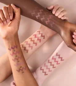 Lápiz de labios Creamy Nudes - 010: Mocha Me Happy