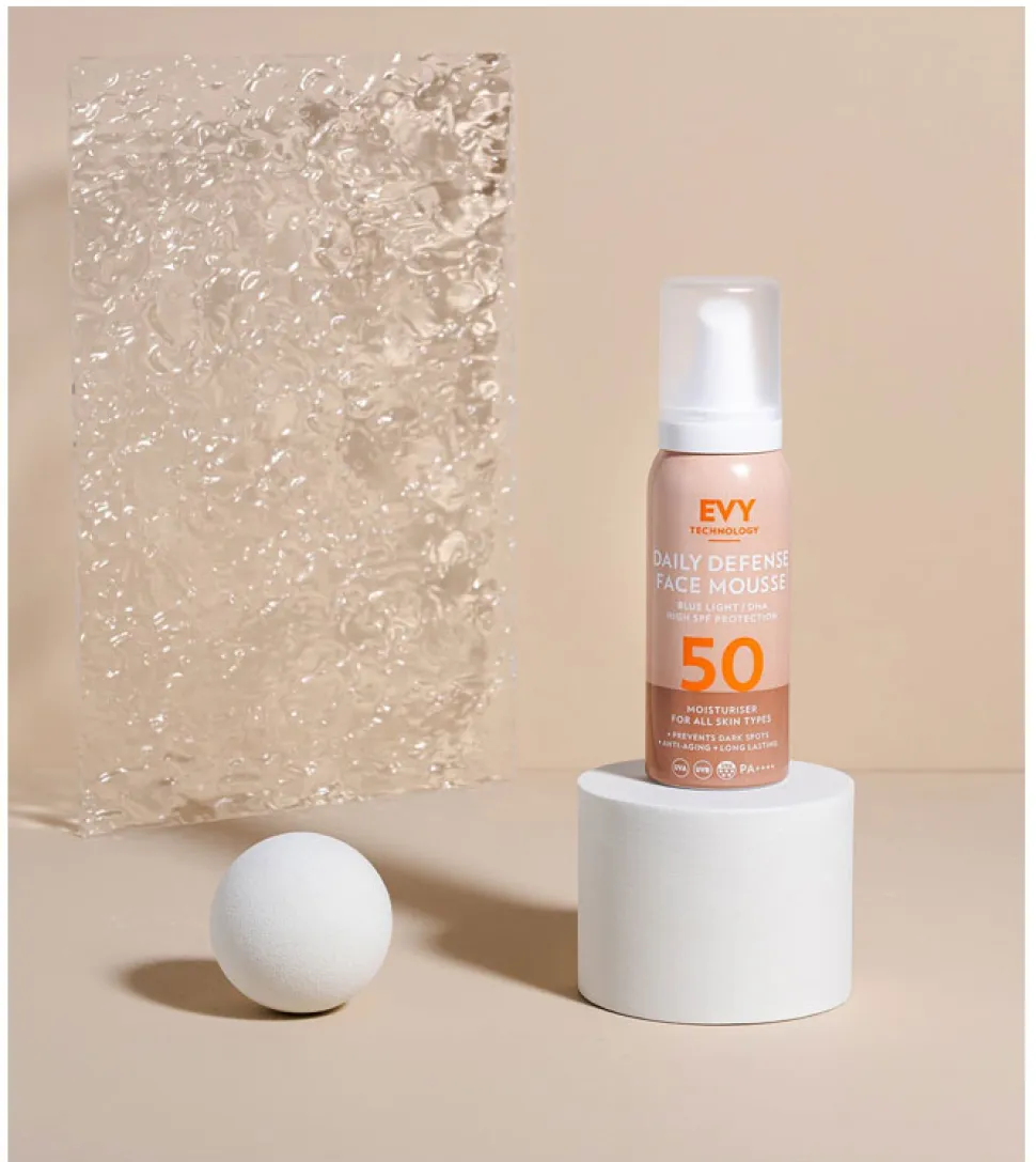 Protector solar facial Daily Defense Face Mousse SPF 50
