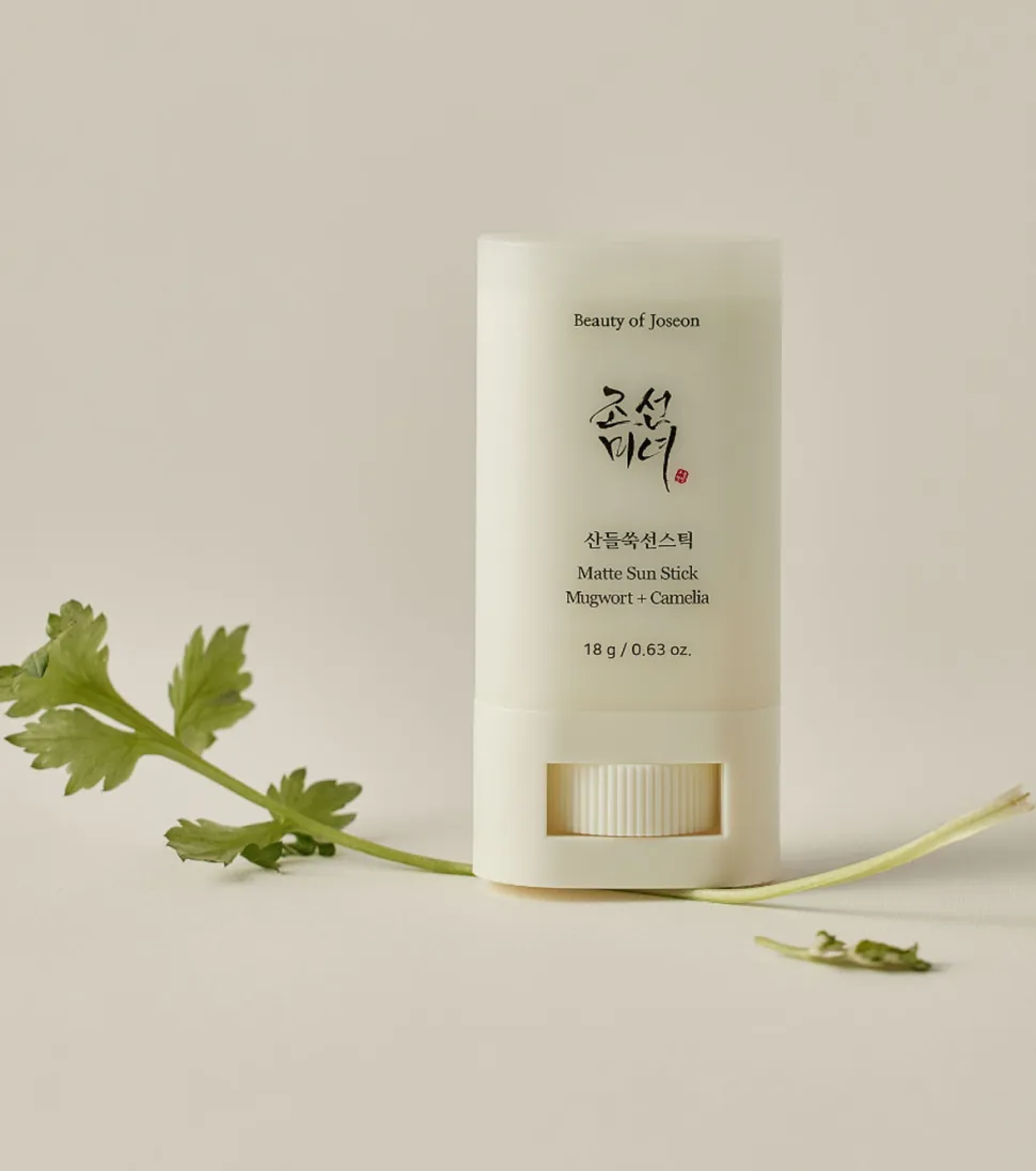 Protector solar facial SPF50+ Matte sun stick: Mugwort + Camilia