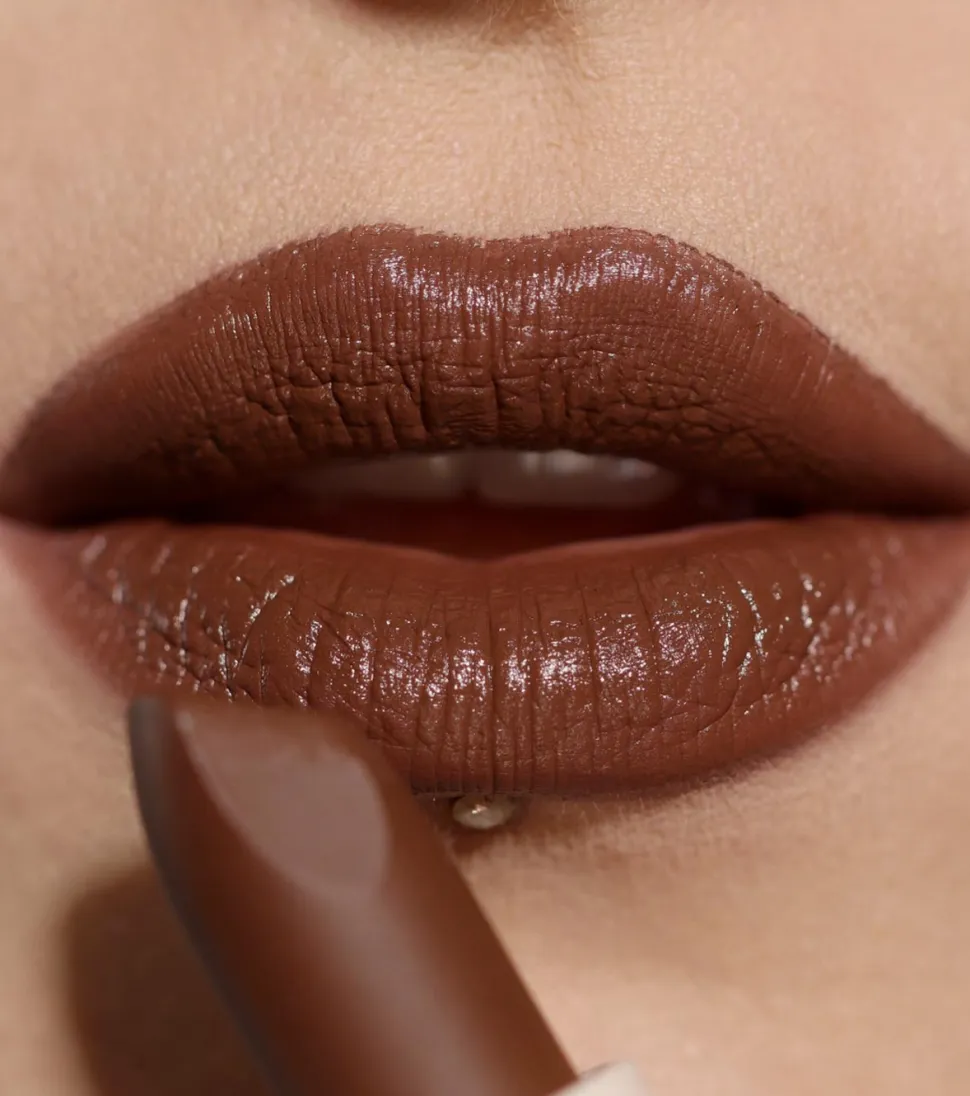Revolution - Barra de labios satinada Lip Allure - Stiletto Brown