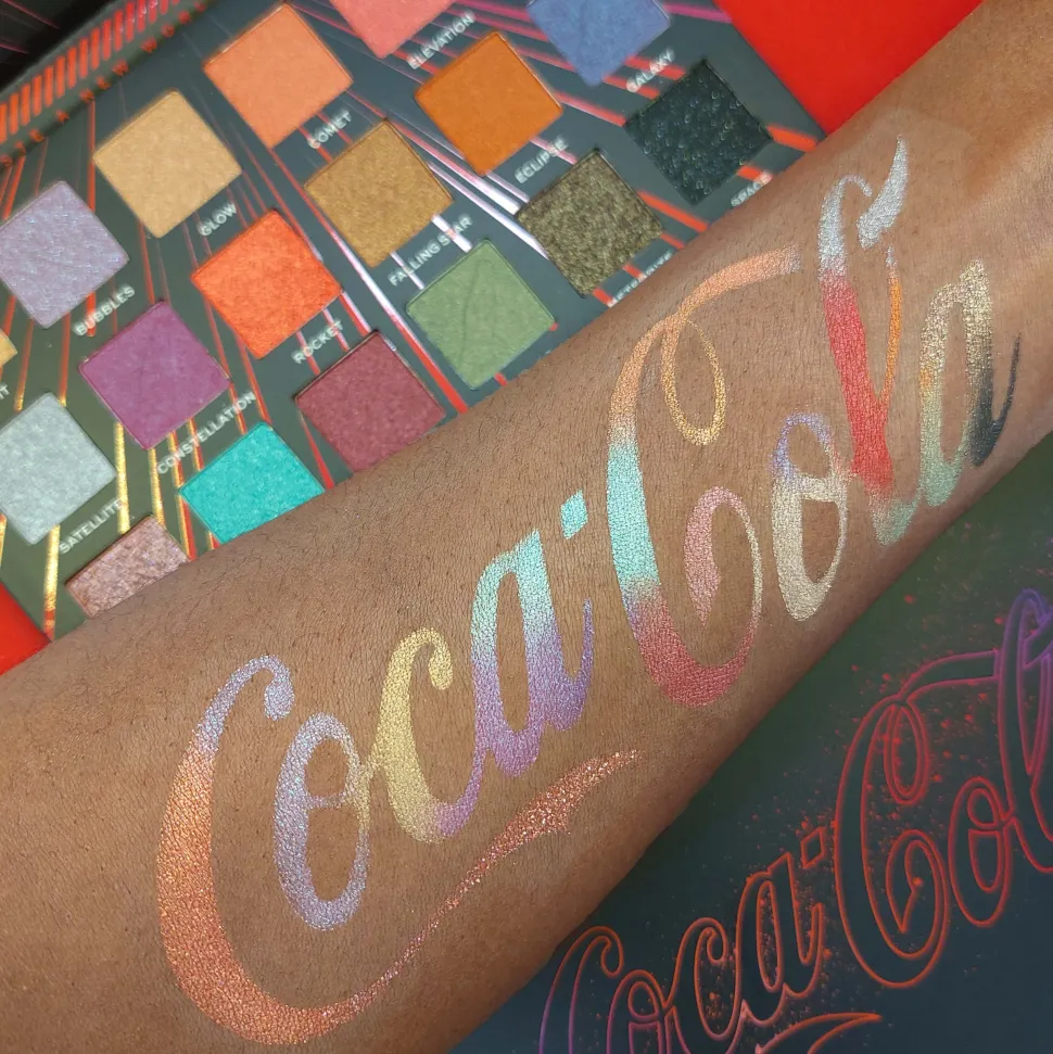 Revolution - *Coca Cola* - Paleta de sombras