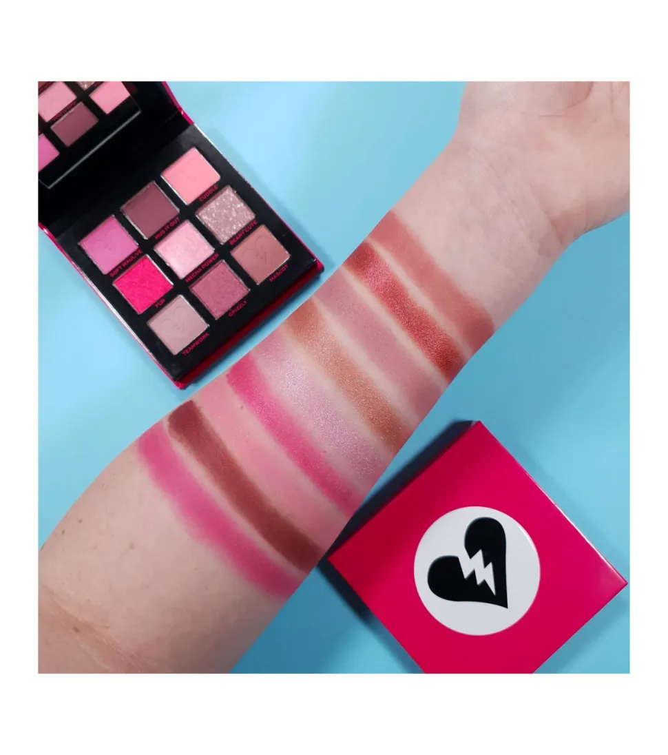 Revolution - *Fortnite X Revolution* - Paleta de sombras Cuddle Team Leader