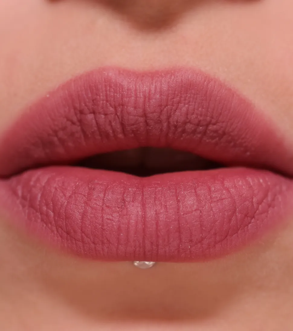 Revolution - Labial líquido mate Air Blur - Black Cherry