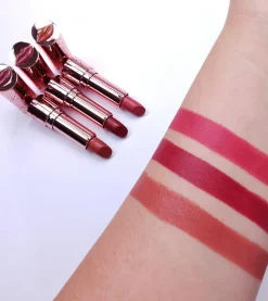 Revolution - *Soft Glamour* - Barra de Labios Satin Kiss - Chauffeur
