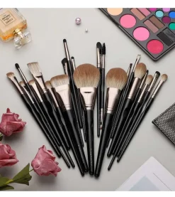 Set 21 brochas de maquillaje Black Swan