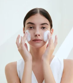 *Tone Brightening* - Espuma limpiadora con Centella Asiática de Madagascar