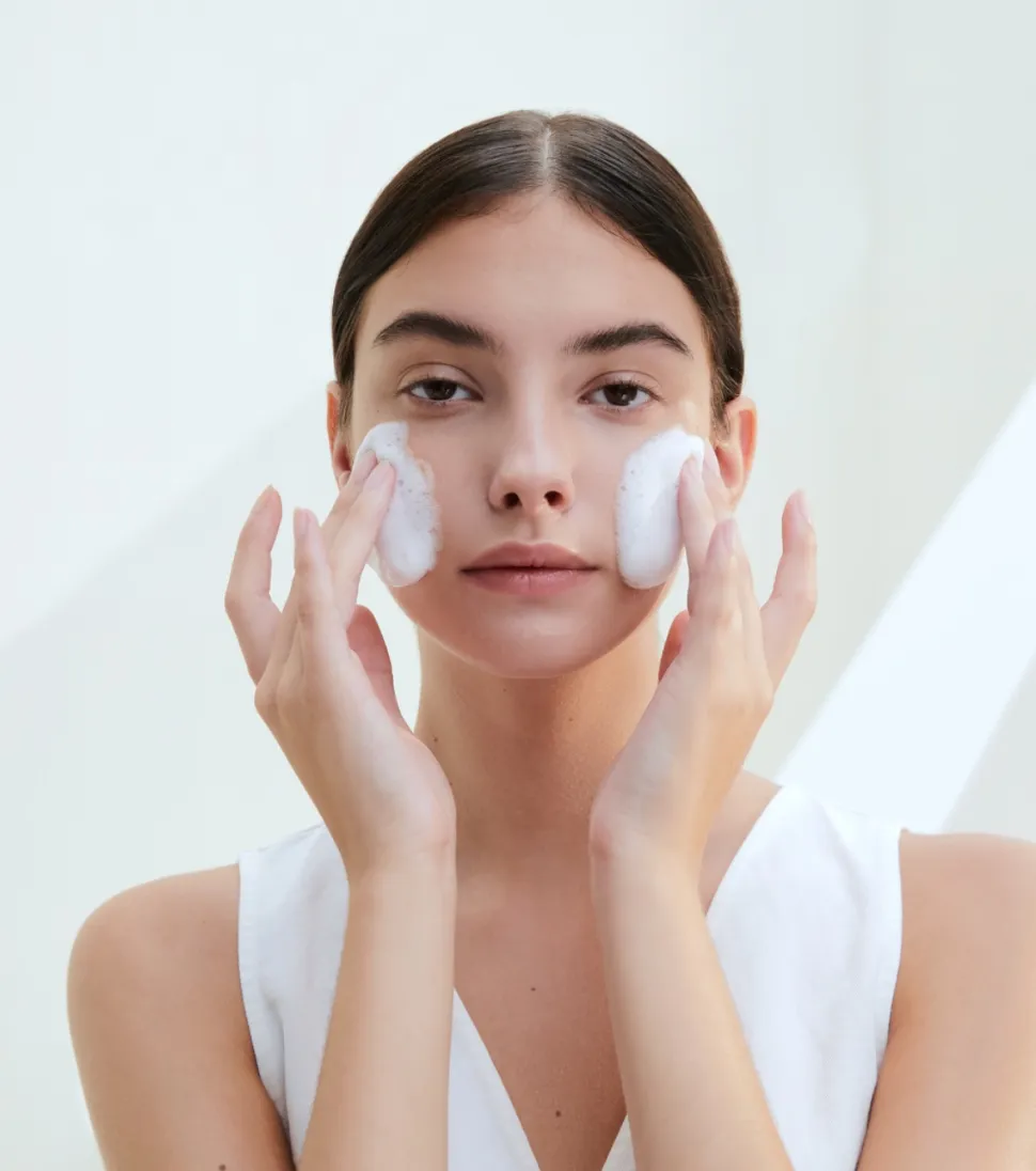 *Tone Brightening* - Espuma limpiadora con Centella Asiática de Madagascar