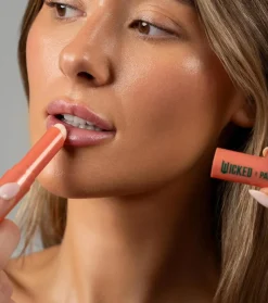 *Wicked* - Bálsamo labial - Glinda Upland